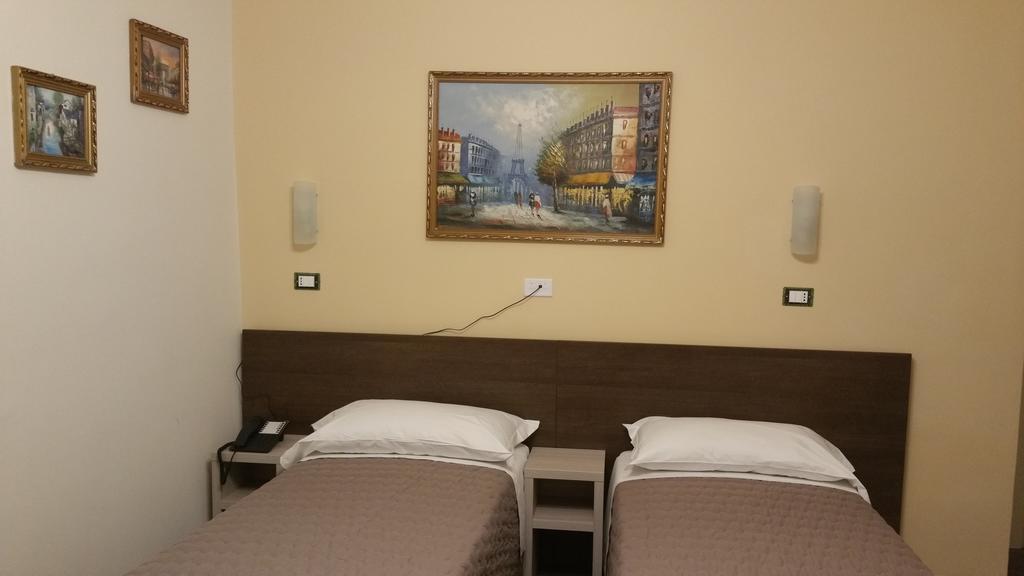 Hotel Tommaseo Genova Szoba fotó
